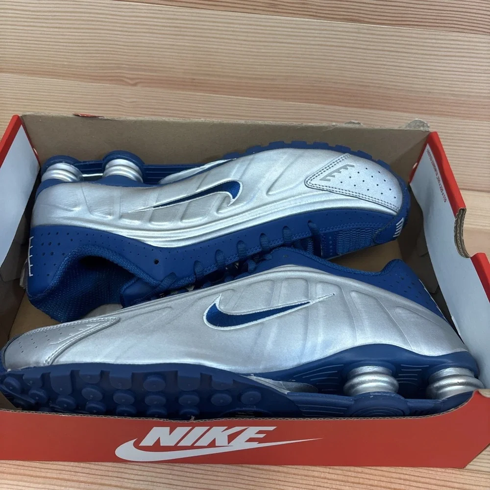 Nike Shox R4 Men's Size 10 1/2 Sneakers NO LID #IQ939 476 Blue Metallic Silver